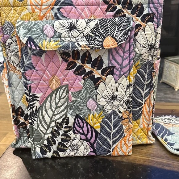 Vera Bradley, Palm Floral, Vibrant Quilted Floral Accessory Set - Picture 5 of 16